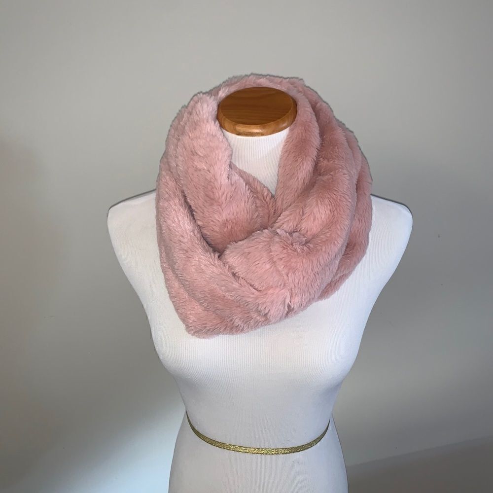 14th & Union Faux Fur Infinity Scarf - Pink
